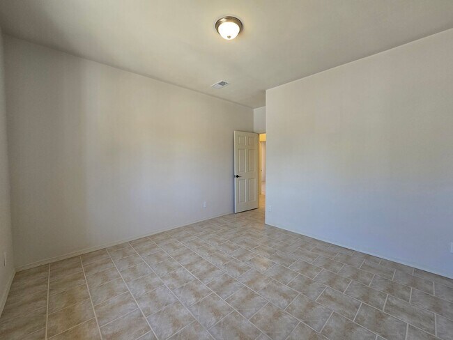 Building Photo - 993 Calle Katarina
