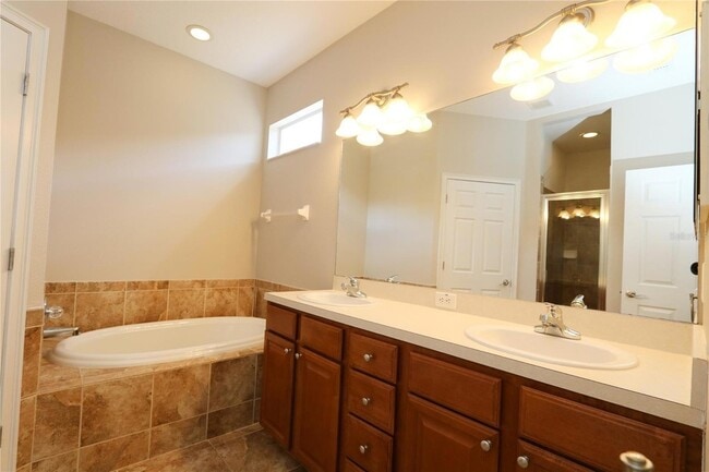 Building Photo - 622 Breezeway Ct