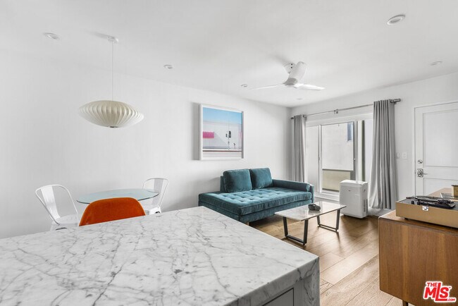 Building Photo - 1929 Tamarind Ave