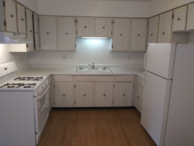 Building Photo - 530 N Mill Rd