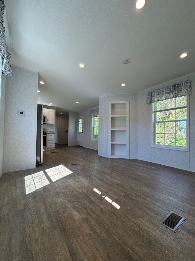 Building Photo - 465-1 Royal Manor Rd-