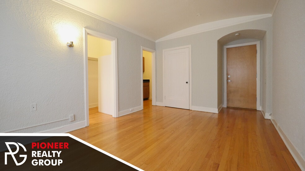 Building Photo - 556 W Arlington Pl