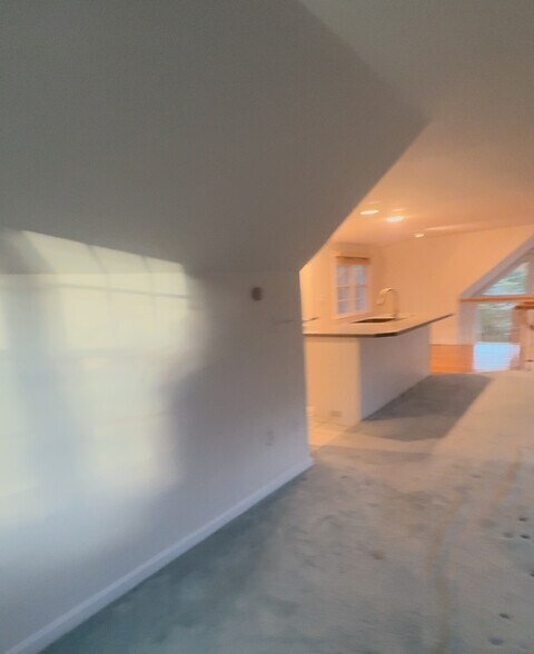 Building Photo - 94 Country Club Dr