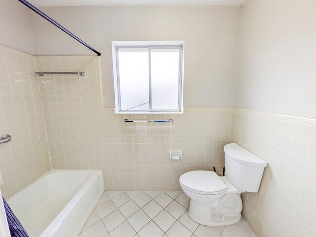 Building Photo - 6510 Daisy Dr