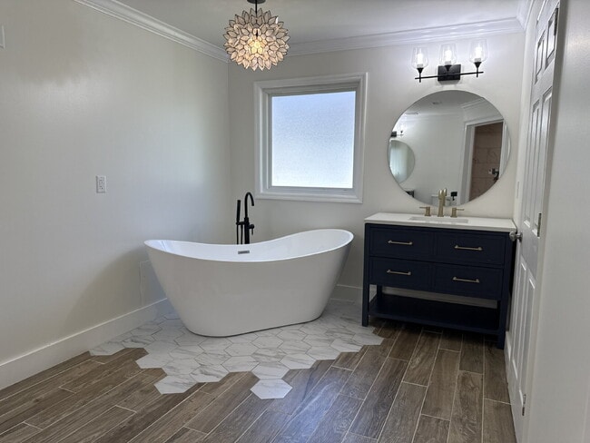 Building Photo - "Charming 4-Bed Oasis with Granite Finishe...