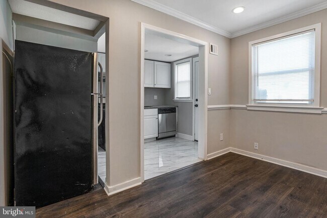 Building Photo - 3815 28th Ave