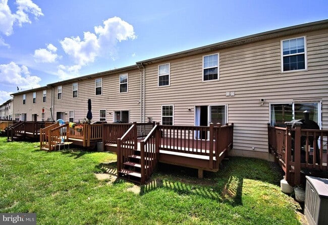 Building Photo - 1055 Balley Dr