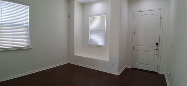 Building Photo - 562 Ranger St