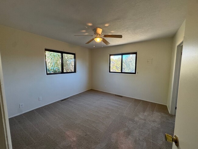 Building Photo - Northwest Living!