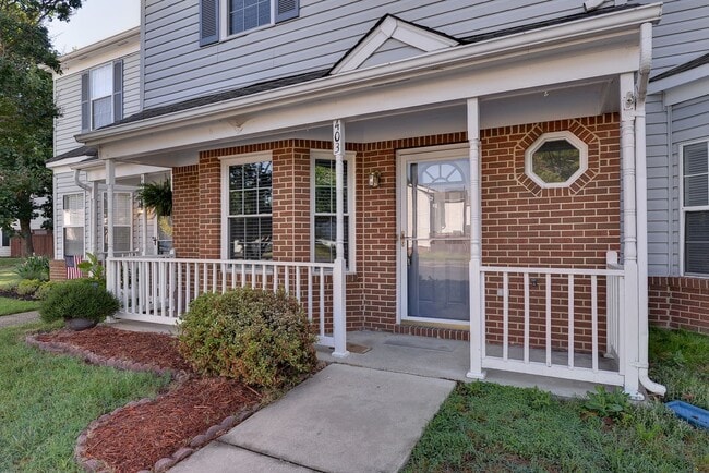 Building Photo - Convenient Coventry Townhome