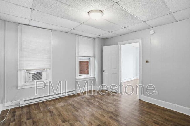 Building Photo - 207 N Mulberry St