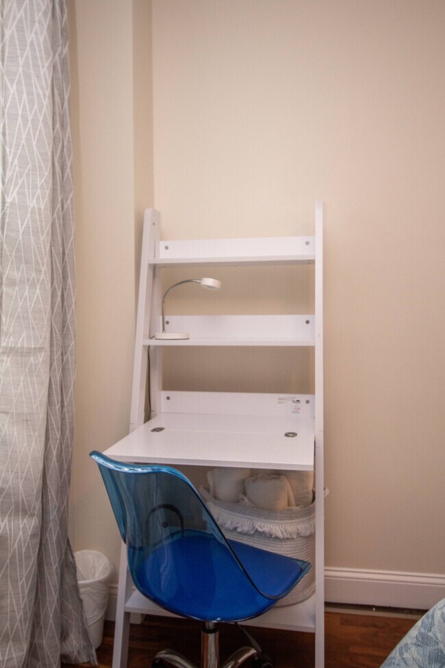 Building Photo - 1008 Tremont St