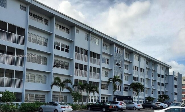 Building Photo - 329 SE 3rd St