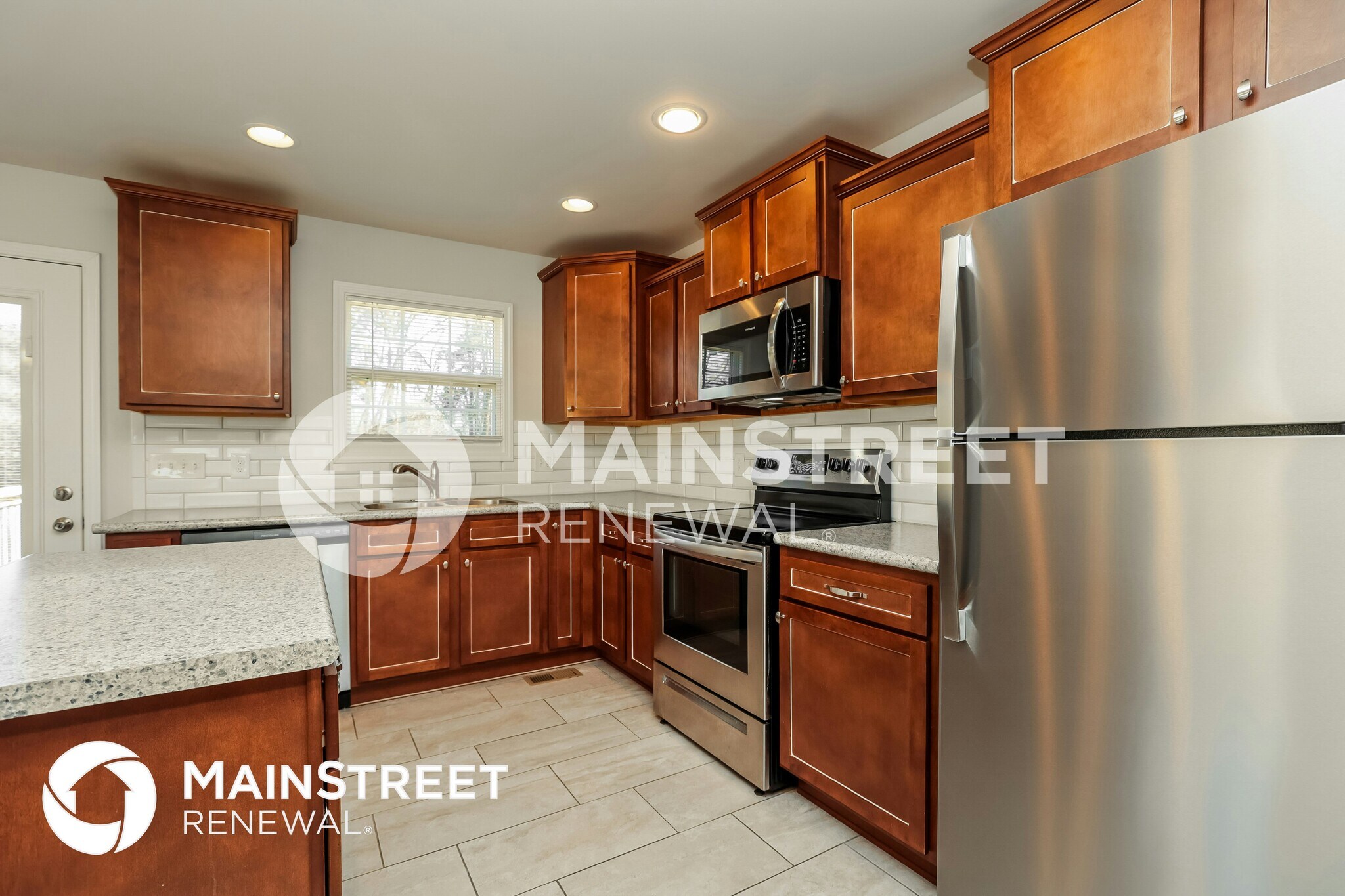 Building Photo - 460 Heatherwood Dr