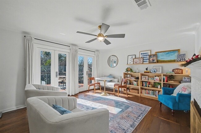 Building Photo - 2100 Daisy Ln