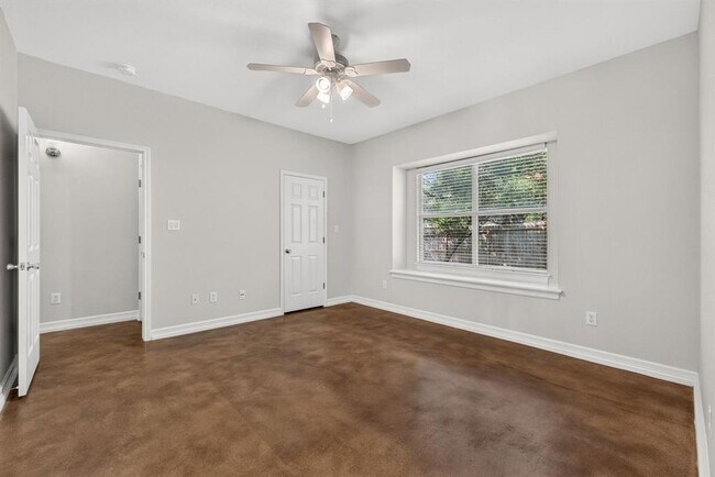 Building Photo - 1002 Castile Rd