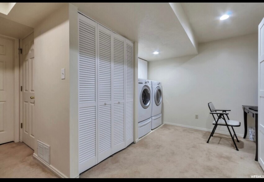 Building Photo - 9867 S Mumford Dr