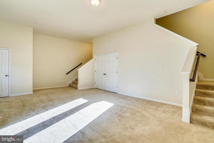 Building Photo - 6163 Margarita Way