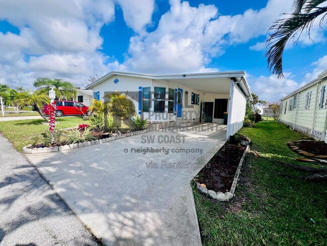 Building Photo - 202 Fan Palm Ln