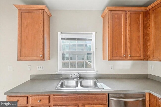 Building Photo - 105 Galway Ln