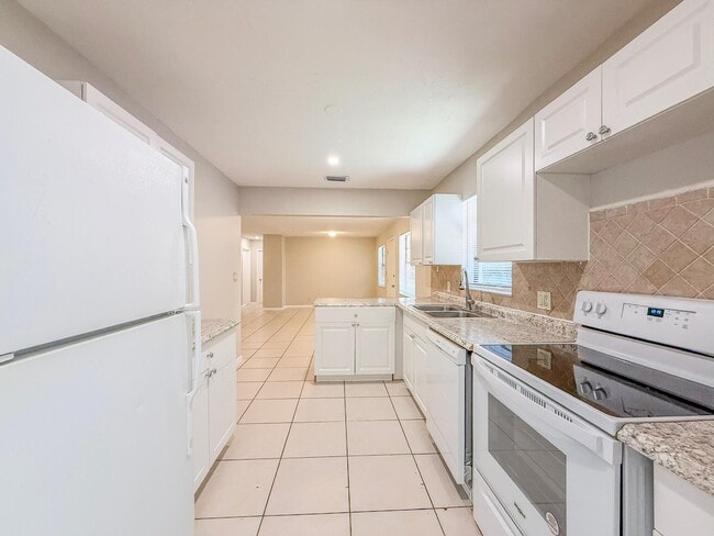 Building Photo - 7458 E Plumosa Ln