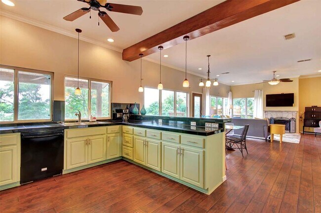 Building Photo - 2208 Trailside Dr