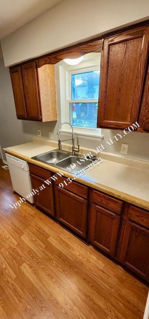Building Photo - 2 Bed 1.5 Bath Townhome in Bonner Springs-...