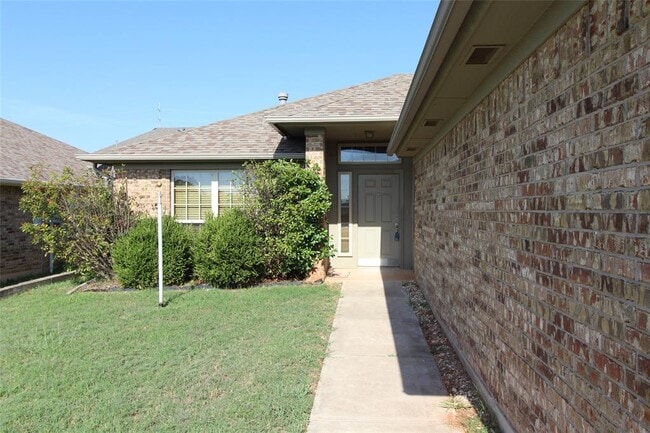 Building Photo - 512 Woodsong Dr