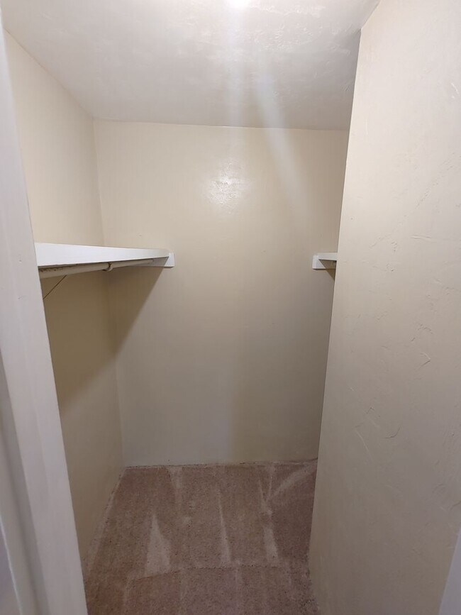 Building Photo - 4025 SW 21st Ln