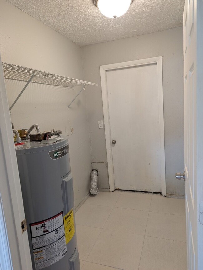 Building Photo - Move in Special half off first months rent - Lovely 3 bed 2 bath duplex