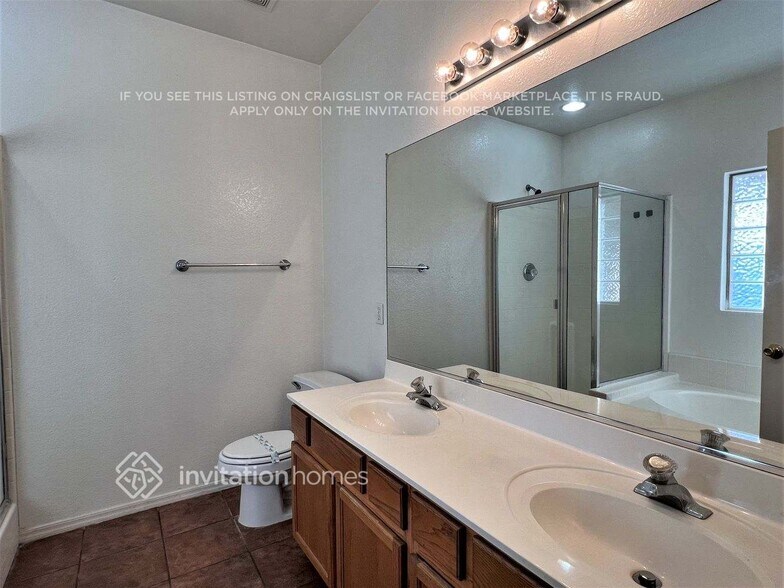 Building Photo - 6347 W Hilton Ave