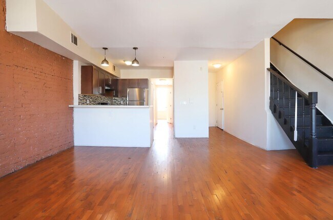 Building Photo - 37 Harmon St