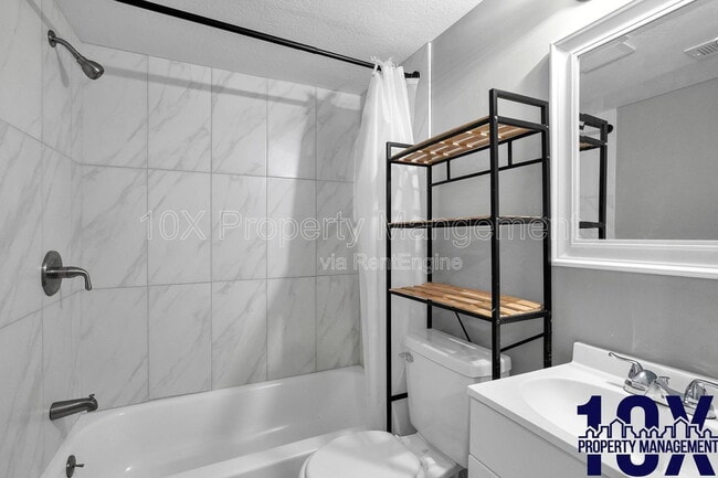 Building Photo - 2767 Hiawatha St