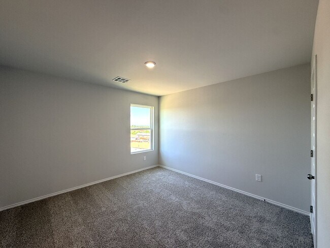 Building Photo - 9521 Stallion Dr