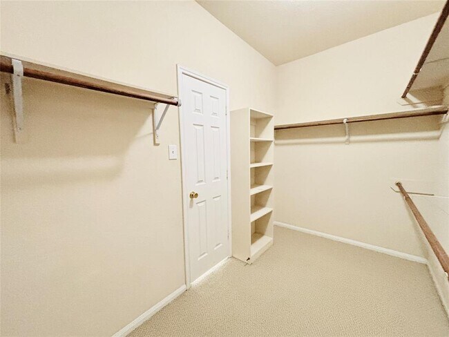 Building Photo - 14851 Fir Knoll Way
