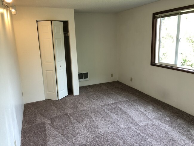 Building Photo - 1510/1512 Riverview