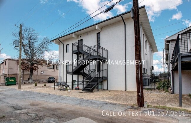 Building Photo - 915 North Street