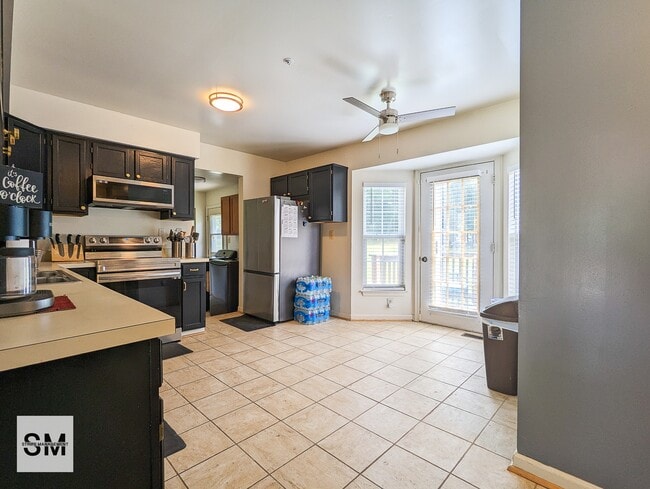 Building Photo - 7904 Birdsong Dr