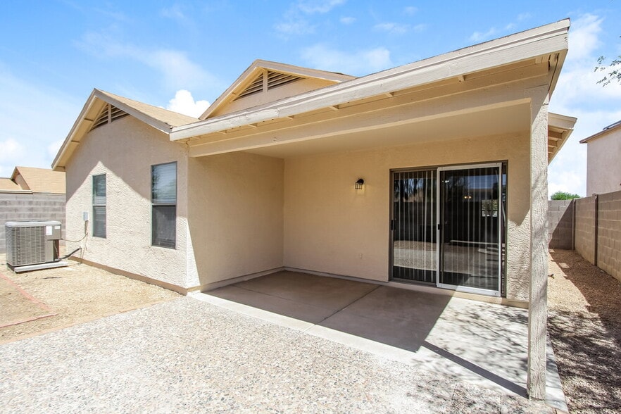 Building Photo - 11807 W Ester Dr