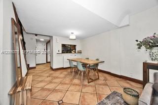 Building Photo - 6709 N Kendall Dr