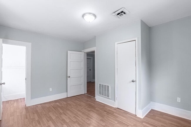 Building Photo - 1522 Columbia College Dr