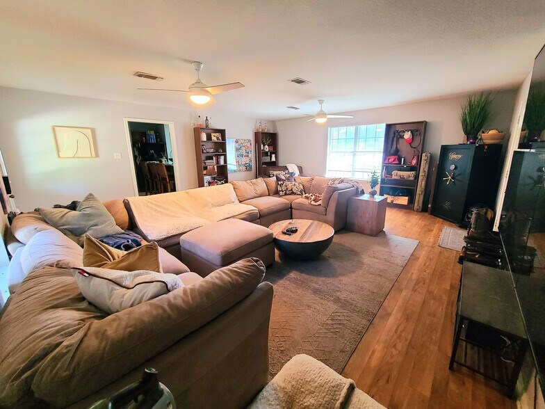 living room - 1607 North 15th A Street