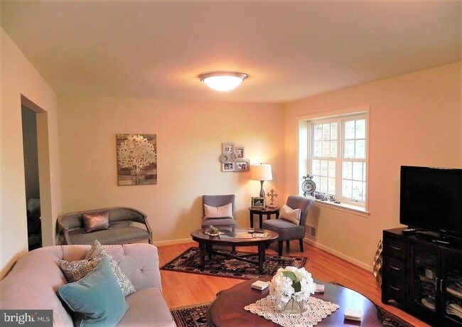 Building Photo - 2305 McGregor Ct