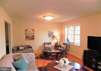 Building Photo - 2305 McGregor Ct