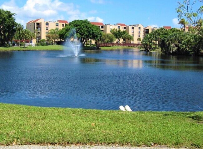 Building Photo - 955 Egret Cir