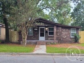 Building Photo - RATE DROP ALERT (was $1950/month)!