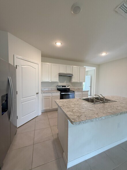 Building Photo - 1811 Silverbell Loop