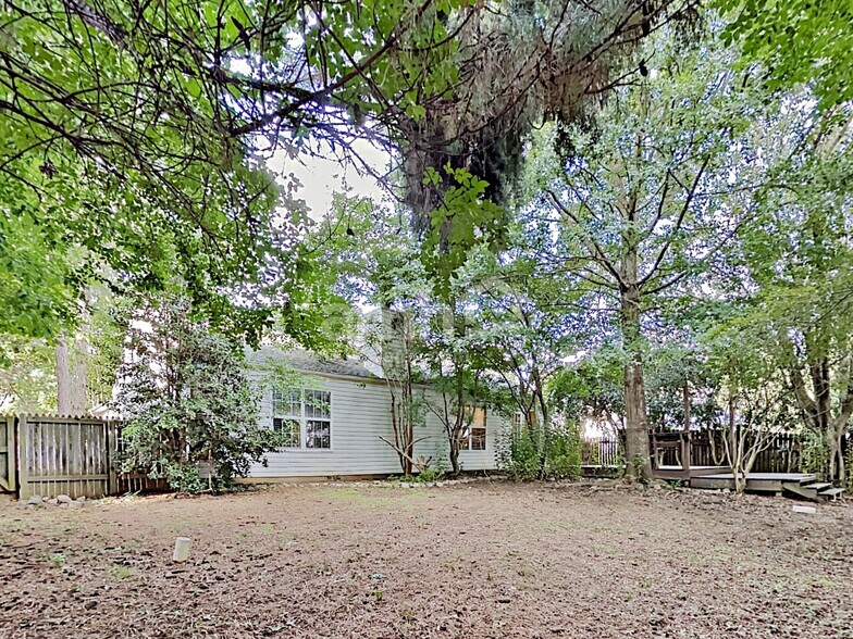 Building Photo - 451 Bellingham Dr
