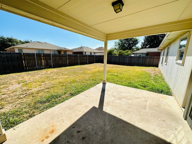 Building Photo - Check out this SWEET 4 bed/2 bath home!