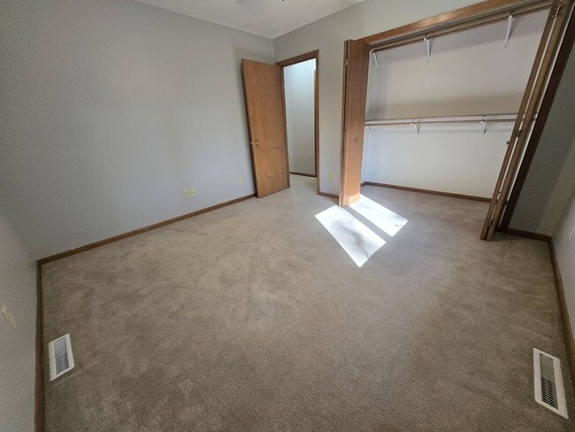 Building Photo - 5038 W Elm Ct